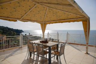 Seafront Apartment with Panoramic Rooftop Terrace - 2
