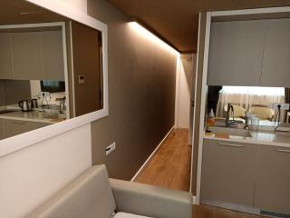 Sea & City View Apartment - One Bedroom & One separate Lounge room - 5