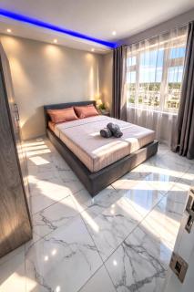 3 BD Luxury Beachfront Penthouse - 5