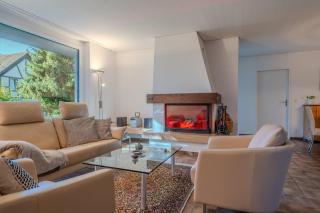 Entire House, Terrace, Garden, BBQ, 3 TVs - Zurich Villa - 2