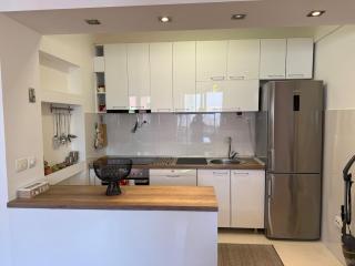 Cozy Modern Apt & Near City Center & Free Parking - 2