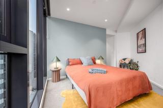 SOUBA Modern & Unique 2BR Apt - Free Parking Pool & Gym - 2