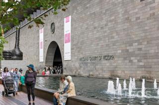 SOUBA Modern & Unique 2BR Apt - Free Parking Pool & Gym - 1