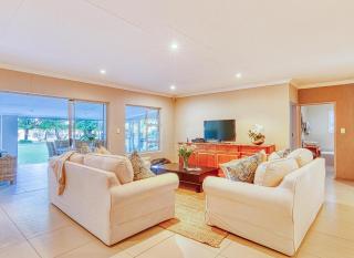 Riverside Rhapsody, Vaal River, Vanderbijlpark, 6 Adults and 4 Children - 0