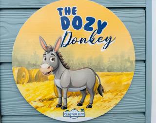 The Dozy Donkey Farm Stay Shepherd Hut - 7