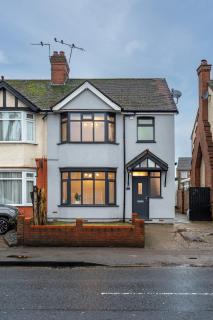 Spacious 4BR I Driveway Parking I Contractor House - 7