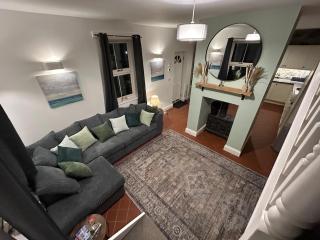 2 bed house sleeps 4 centre of Welshpool Parking - 4
