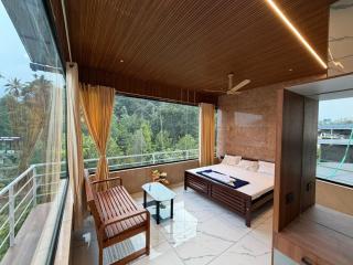 Serene Mountains Munnar - Glass Villa - 2