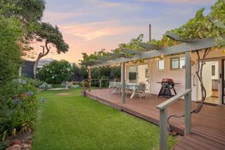 Beach House Family Friendly Enclosed Yard - 1