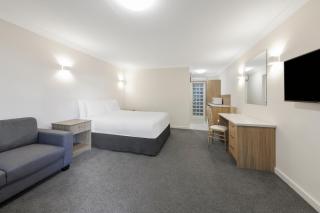 Elizabethan Lodge - 3