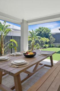 Coastal Luxe in Seaside Estate Walk to Beach - 9