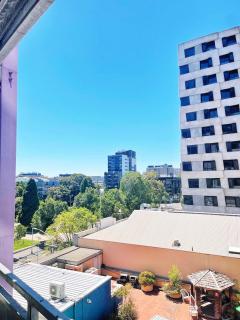 Skyline Sanctuary & walk distance to melb uni 2pax - 2