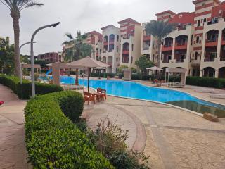 Ground Floor Pool View Studio Apartment - 7