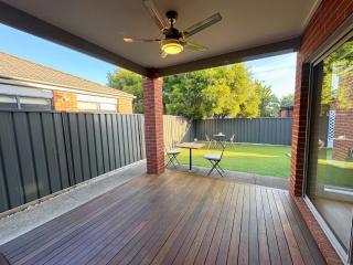 Stylish 4 Bedroom Family Home in Tarneit - Walk to Station and Tarneit Central - 1