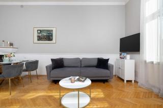Cozy Apartment for 6 People near Opera by Noclegi Renters - 9