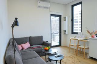 Central Stay Yerevan with Balcony - 9