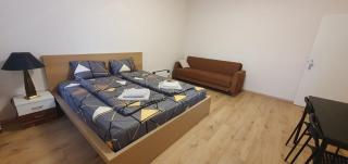 Three Apartments Sleeps Ten Fifteen Minutes From Center Via Enkplatz - 0