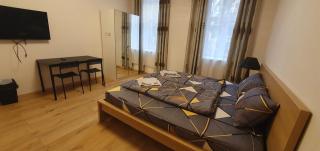 Three Apartments Sleeps Ten Fifteen Minutes From Center Via Enkplatz - 1