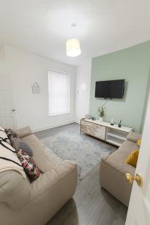 4-Bedroom House sleeps 9 in Liverpool Perfect for Contractors - Free Parking - Fast WiFi - Fully Equipped Kitchen - Hosted by By Hinkley Homes Short Lets & Serviced Accommodation - 6