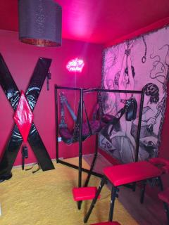 BDSM red room apartment studio - 0