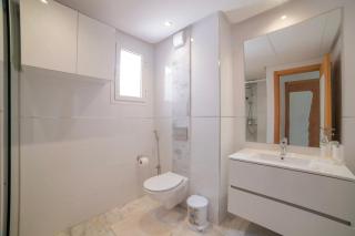 Cozy 2-Bedroom Apartment with Pool & Balcony in Marrakech - 5