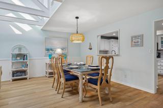 536 Queen's Grant - 8