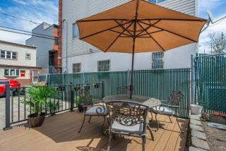 Private 3BR Home Driveway Parking 15 min to NYC - 4