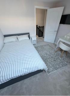 Bright & Spacious Home - 7