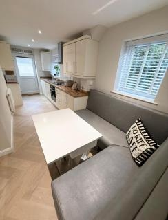 Bright & Spacious Home - 5