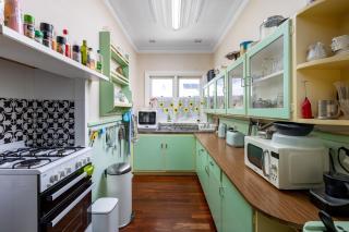 Albert Road Cottage, Bunbury - 3 bedroom & caravan - 4