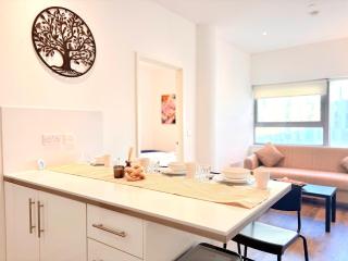Apart-Hotel in Delta Point Croydon - 0