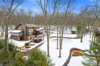 Luxury meets Wilderness in the Heart of the Poconos - 1