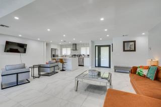 1 Mi to Beach: Modern Cape Coral Home w/ Pool - 9