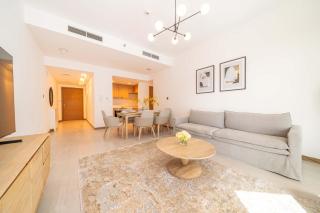 Stunning 2BR Apt High-Floor Breathtaking Views - 2