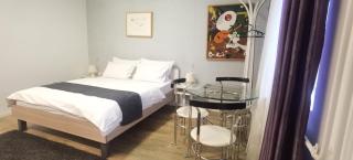 Central Studio Apartment with Free Parking - 8