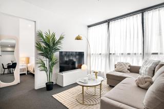 Light-filled Central 2BR Sanctuary w Pool & Sauna - 9