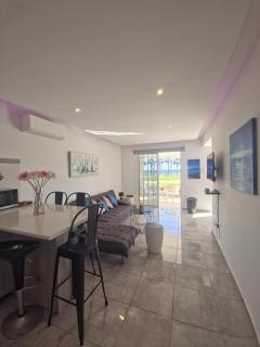 2 bedroom home sea view - 4