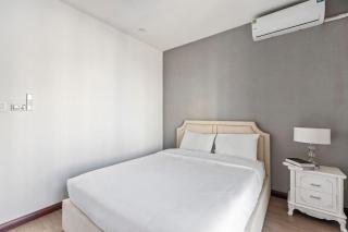 Royal City 2BR Bright Pool & Garden View - 9