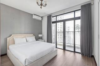 Royal City 2BR Bright Pool & Garden View - 7