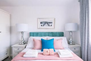 2 Bed Boutique Apartment with free parking - 9