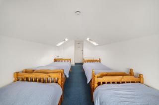 Breakwater Hostel - 4