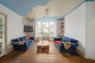 Breakwater Hostel - 7