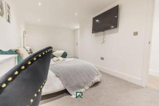 Beautiful 2 bed apartment - 7