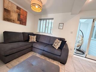 Modern 3-Bed Home - City Centre - 8