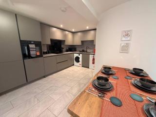 Modern 3-Bed Home - City Centre - 4