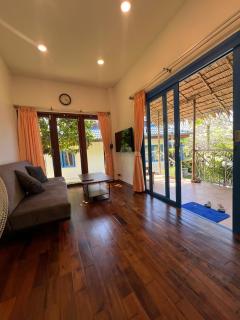 Charming Tropical Bungalow - 6