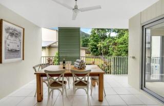 Distinct at the Botanicals - 0