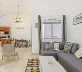 Tropical vibe & Golf | 3BR apartment near beaches - 8