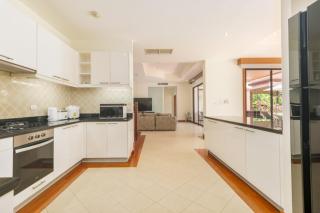 Spacious Villa with Pool, Garden & Club facilities - 5