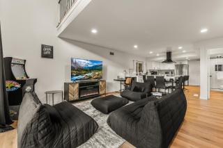 Hollywood Hills Modern Retreat - 3